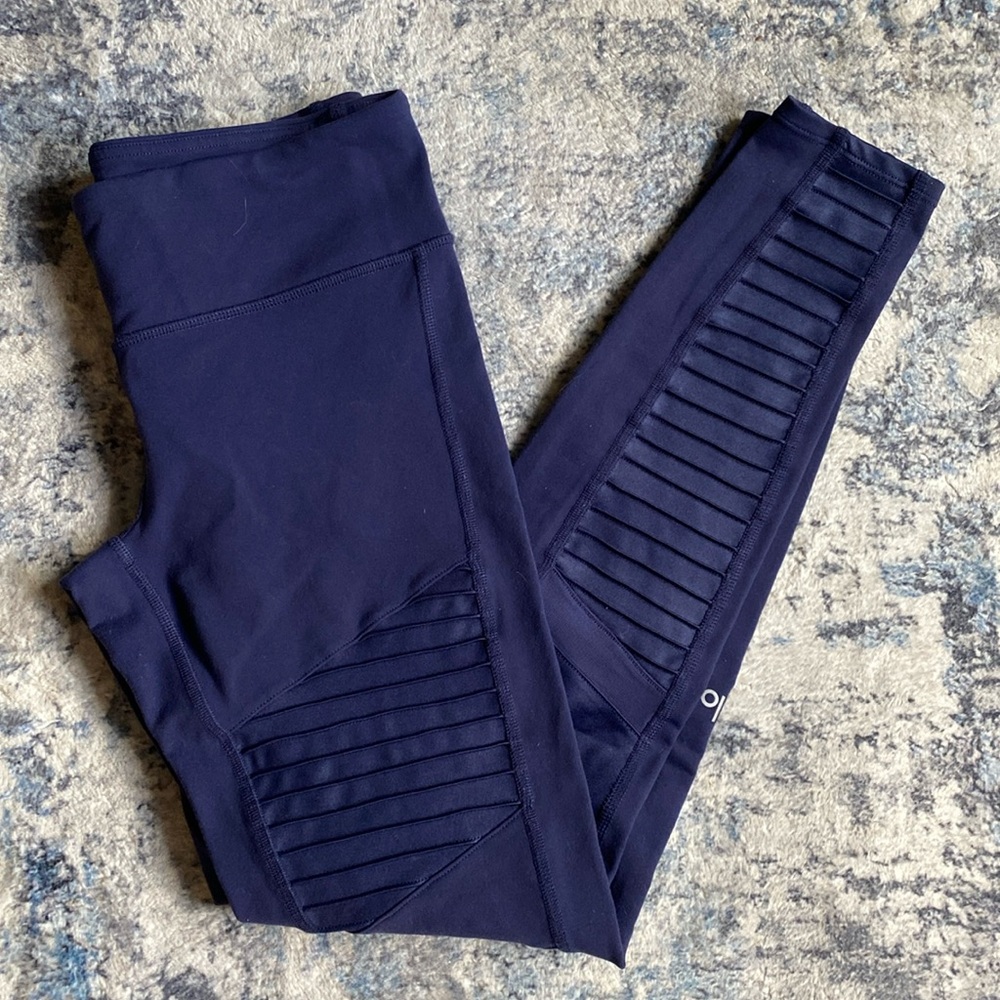 EUC Navy Size M Alo Yoga Moto Leggings